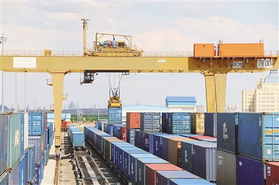 滿洲里站進(jìn)出口運(yùn)量突破1000萬噸，貨物貿(mào)易持續(xù)增長