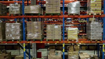 跨境電商“加速跑” 直擊上海港進(jìn)出口商品中轉(zhuǎn)倉，透視貿(mào)易新脈動